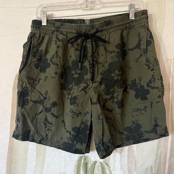 Men’s Volcom Floral Drawstring Shorts 🌵L - Picture 1 of 7